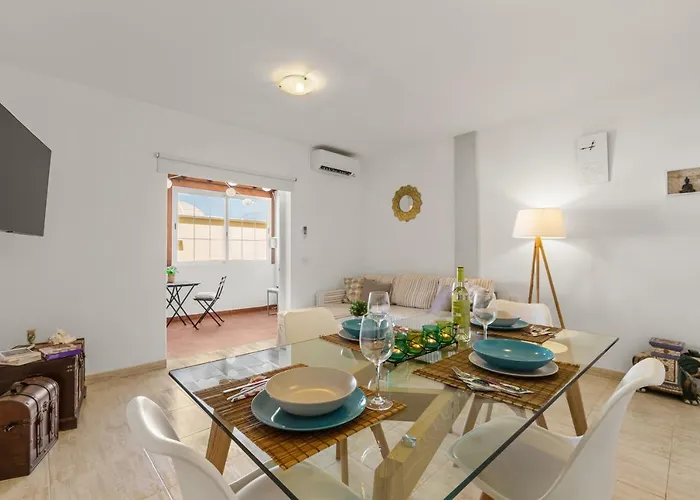 Casa Conchita. Relax, Diversion Y Playa. Playa Honda (Lanzarote)